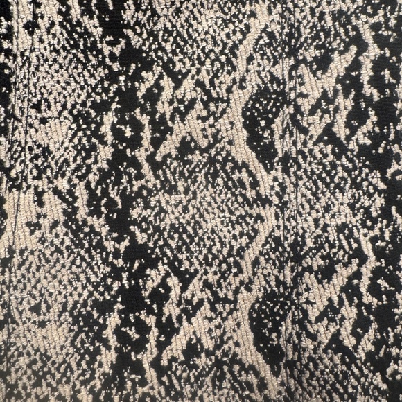 FREE PEOPLE Snake Print Mini Skirt - Size 8 🐍✨ - Picture 4 of 4